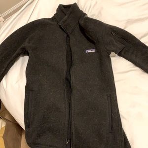 Patagonia women’s jacket deep grey